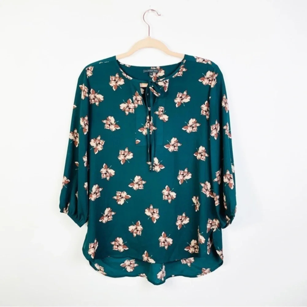 Stitch Fix West Kei Kelly Green Floral Top Size Small